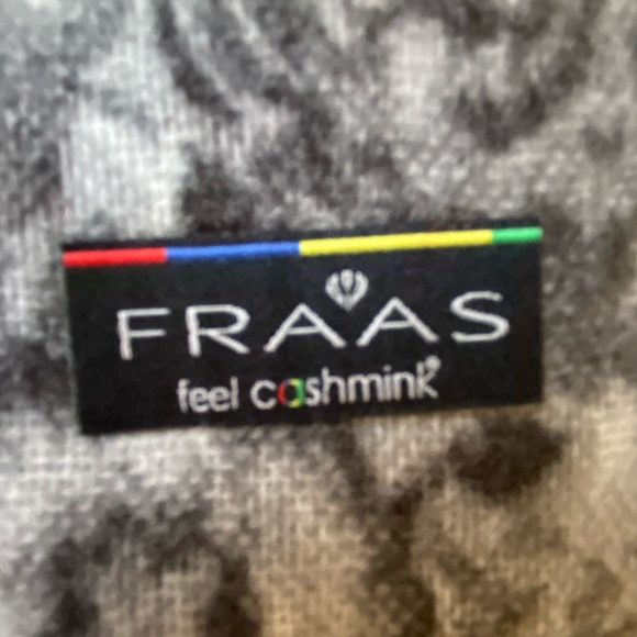 V.Frass Cashmink Acrylic Soft Grey Floral Winter Scarf- Made in Germany - Picture 3 of 14